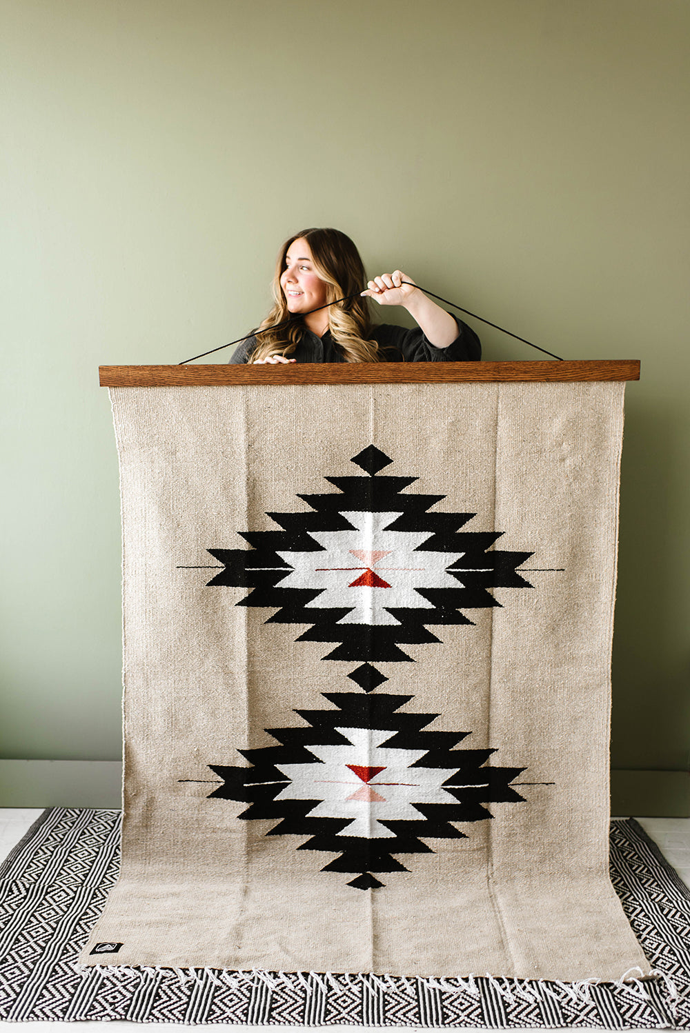 Tapestry Rug Hanging Oak Wood Bar – Quilt Hangers